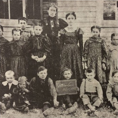 Willow Lane School students in front of the schoolhouse